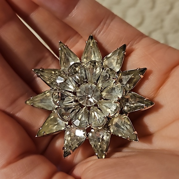 #0110 Flower brooch Glass? - Picture 4 of 4